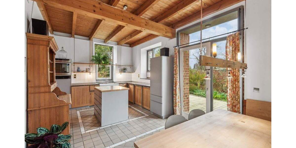 Charaktervolles Zuhause mit zusätzlicher Wohneinheit in zentraler Lage von Willich-Neersen! 9 zimmer