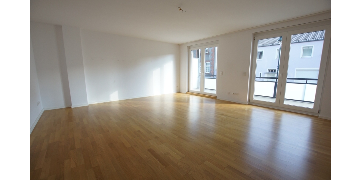 Moderne und großzügige 5 Zimmer-Wohnung über zwei Etagen mit separatem Eingang und Einbauküche - Maisonettenwohnung Düsseldorf Heerdt | Angebot:27313431