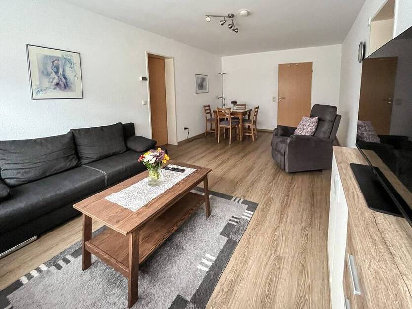 Holzheim: Sonnige 2-Zimmer-Wohnung mit ca. 60 qm im Tiefparterre - sofort frei