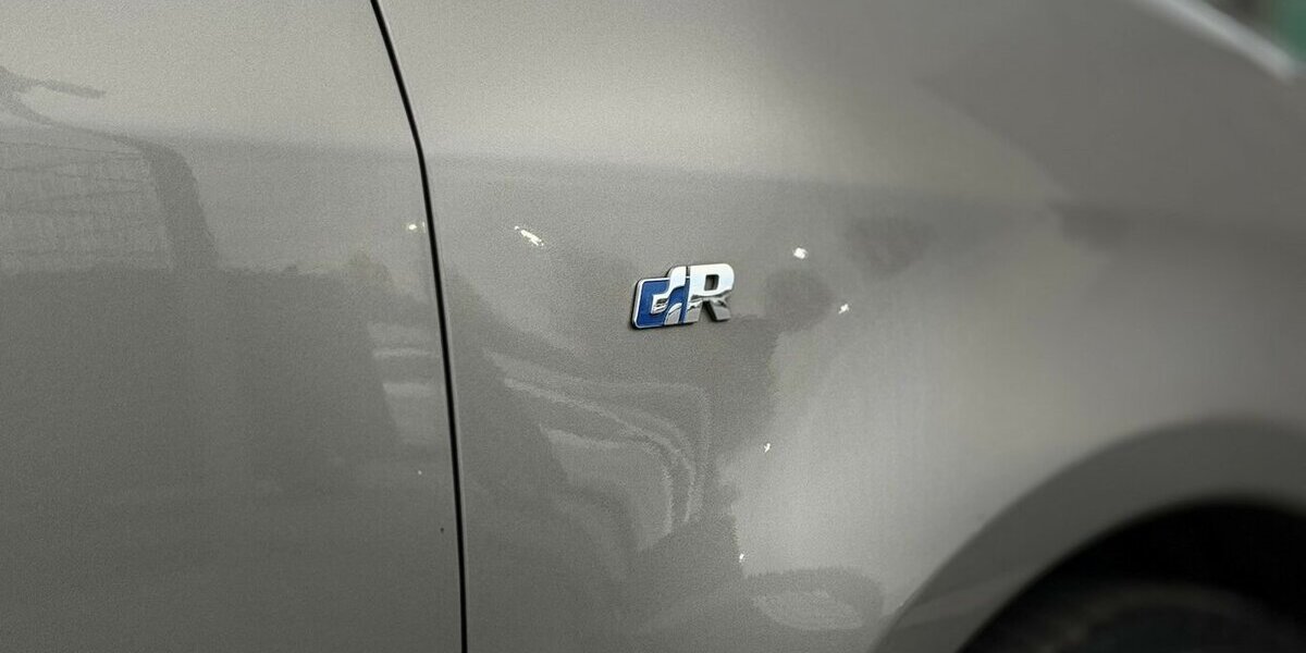 VW Touran R-Line Schiebedach Leder 7Sitze IHand 124.990 km 11.900 &euro; Mönchengladbach 41066