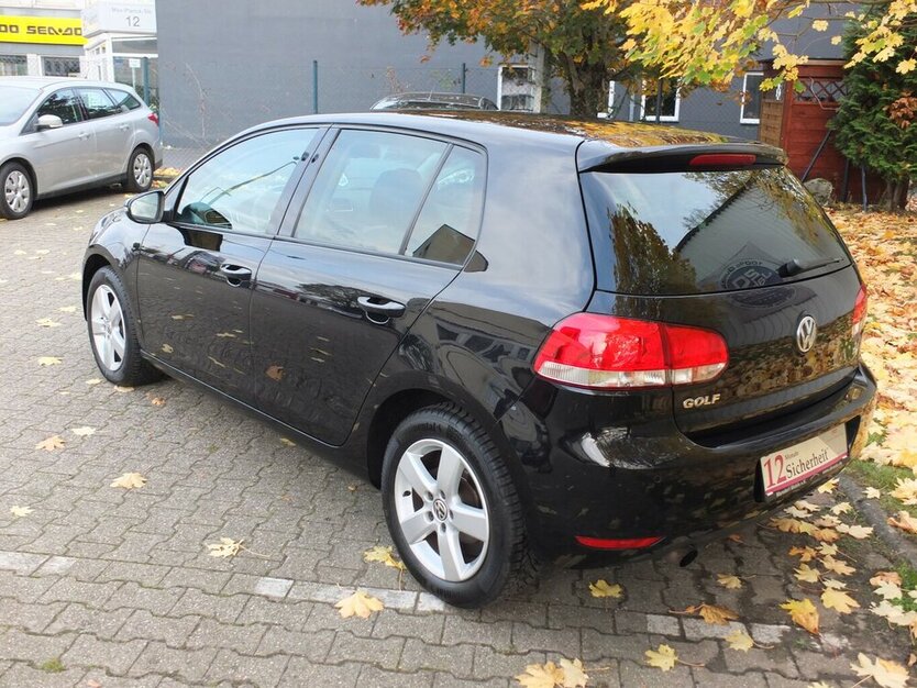 VW Golf 1.6TDi TEAM EINPARKHILFE SHZ TEMPOMAT 5-türig 159.855 km 7.904 € Köln 50858