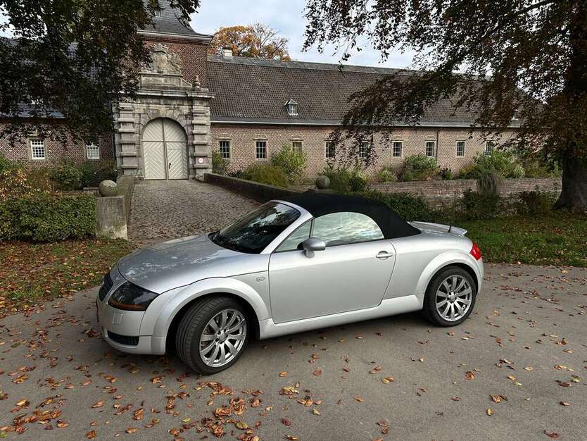 Audi TT 176.600 km 10.800 € Düsseldorf 40489