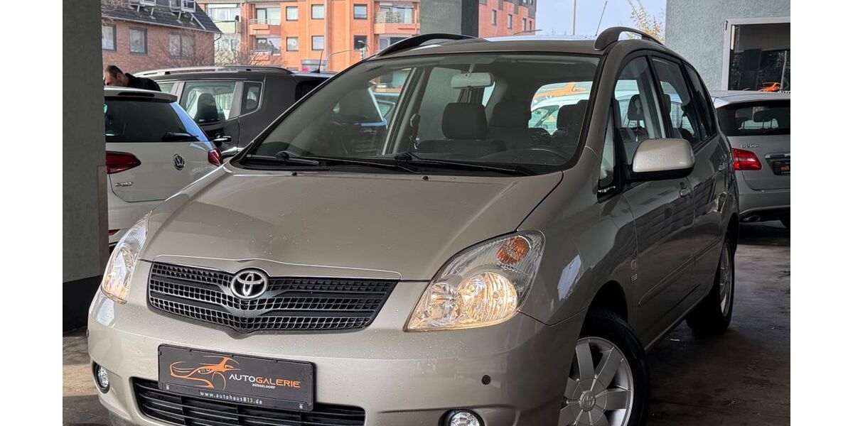 Toyota Corolla Verso 60.000 km 3.890 &euro; Düsseldorf 40229