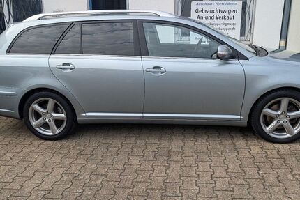 Toyota Avensis 153.264 km 4.900 € Düsseldorf 40472