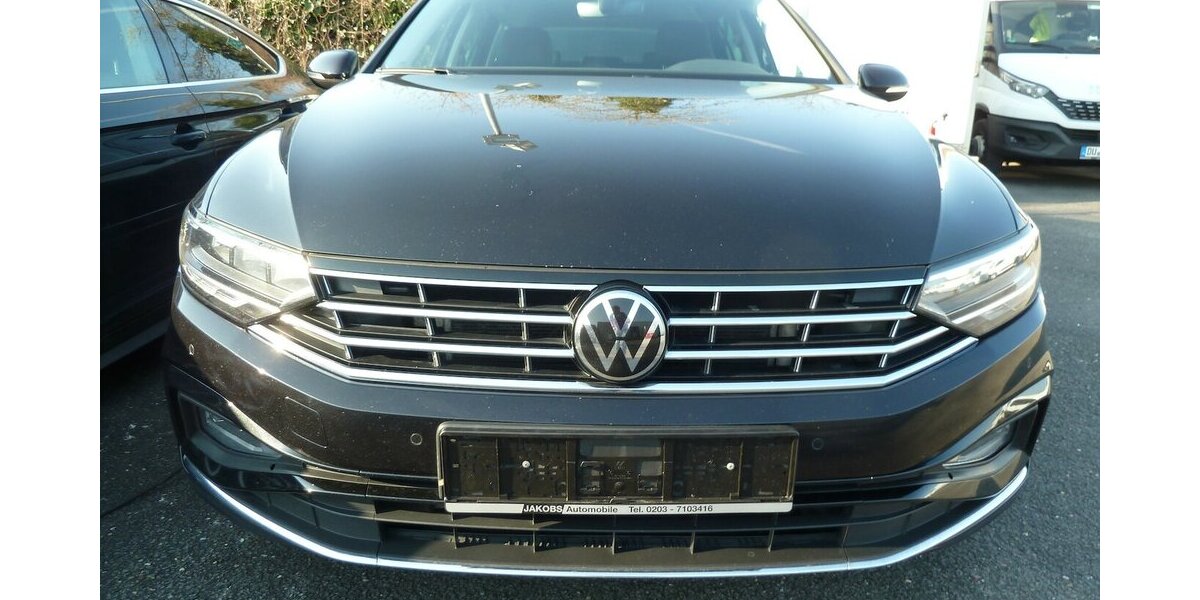 VW Passat Variant R-Line 2.0 TDI DSG Leder Navi LED 135.000 km 20.900 &euro; Ratingen 40885