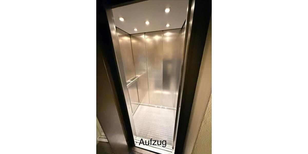 Große 4,5-Zimmer-Wohnung ca. 140 m² in Düsseldorf (Etagenwohnung) 4.5 zimmer