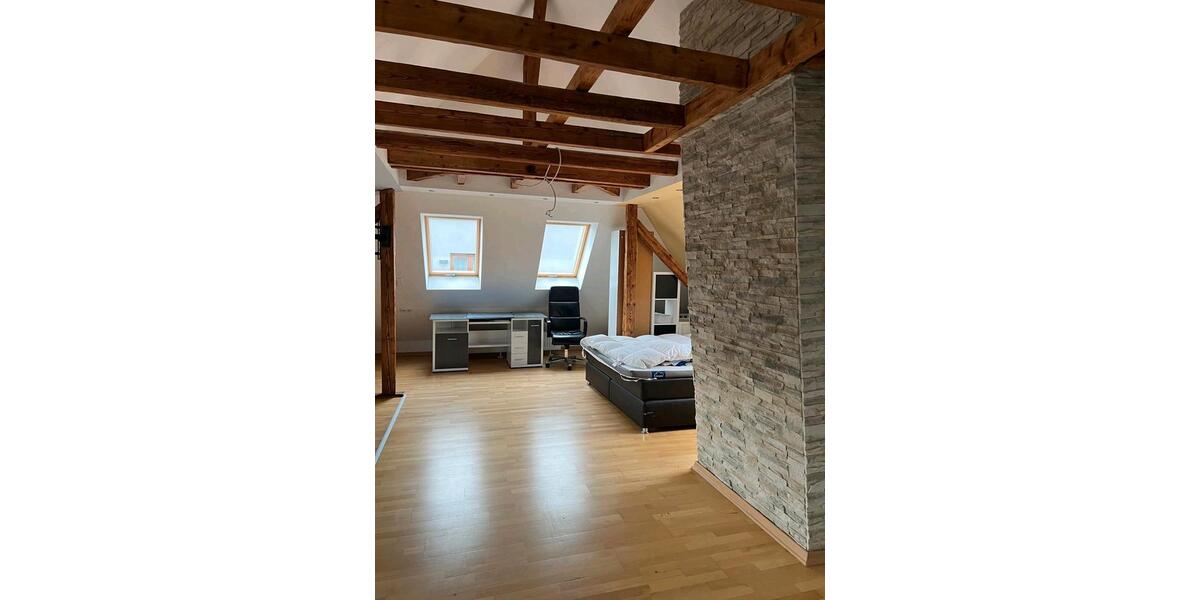 Möblierte 1-Zimmer-Dachgeschosswohnung – 950 € warm 1 zimmer