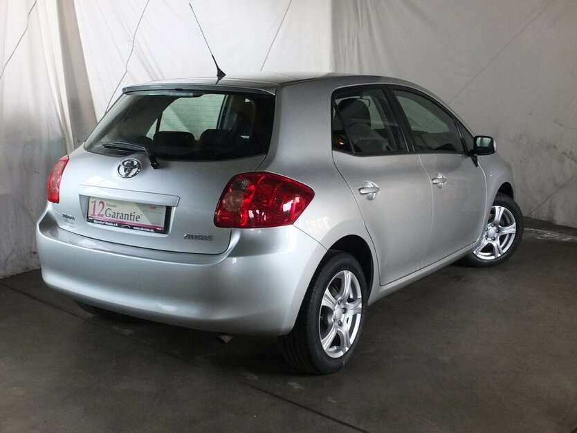 Toyota Auris 1.6i SOL ALLE INSPEKTIONEN GARAGENWAGEN 174.885 km 5.704 € Köln 50858