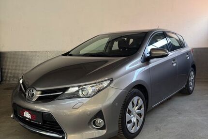 Toyota Auris 108.654 km 9.900 &euro; Solingen 42719