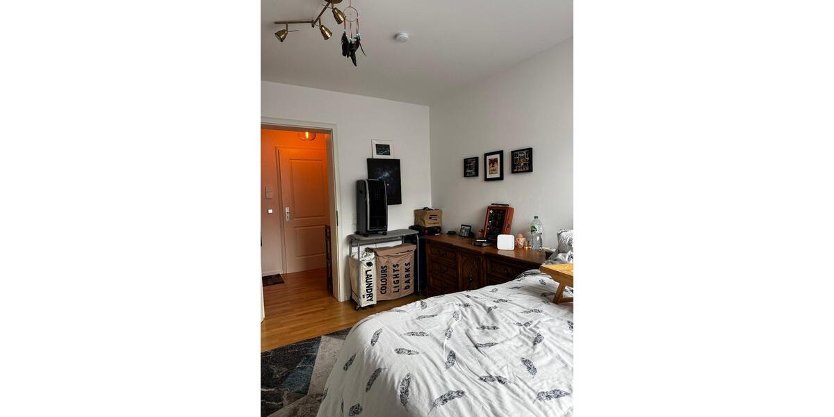 Sanierte 90qm DG-Wohnung mit Balkon, 2,5 Zi. ab 01.04.2026 D-Rath 2.5 zimmer