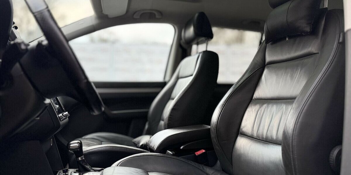 VW Touran R-Line Schiebedach Leder 7Sitze IHand 124.990 km 11.900 &euro; Mönchengladbach 41066