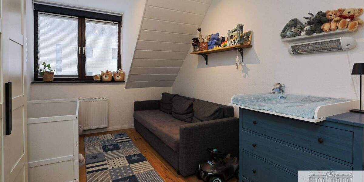 Exklusives Altbau-Juwel: Kernsanierte Wohnung mit West-Balkon und Loft-Charakter in Benrath 3 zimmer