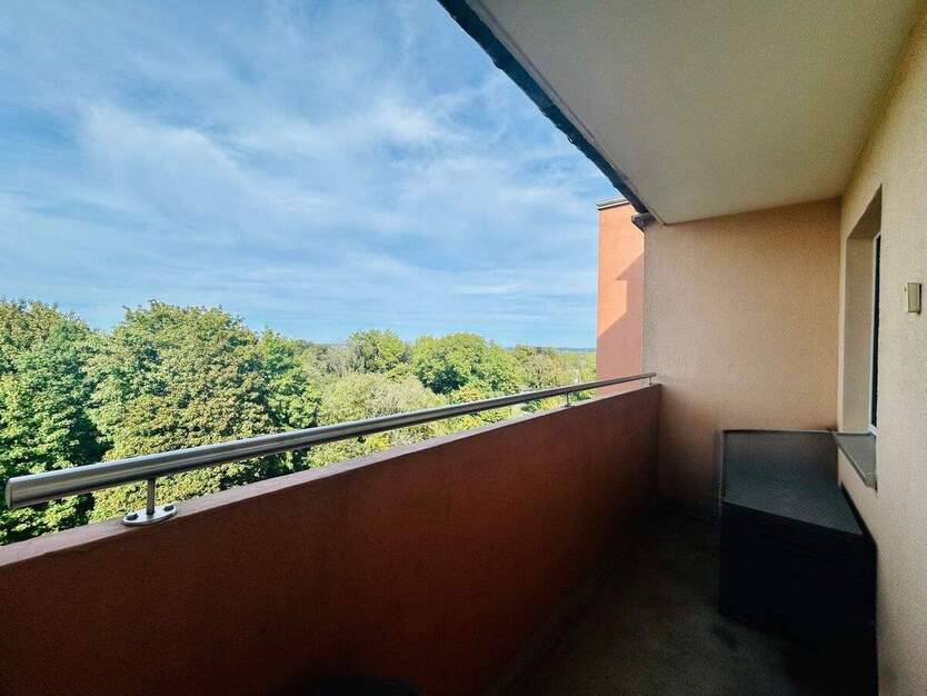 Elegante Etagenwohnung mit Panoramablick, zwei Balkonen und Aufzug! 3 zimmer