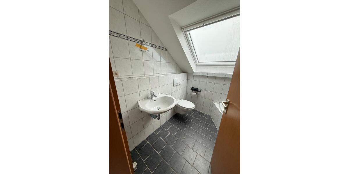 3-Zimmer-DG-Wohnung ca. 100 qm mit Balkon in Velbert 3 zimmer