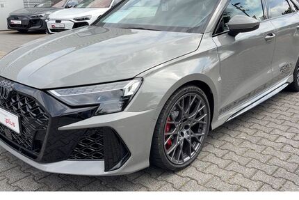 Audi RS3 4.444 km 74.890 &euro; Mönchengladbach 41066