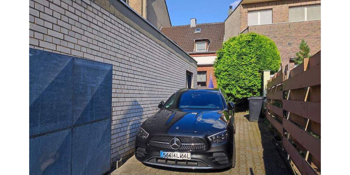 Bezugsfreies Einfamilien- und vermietetes Appartementhaus in schöner Düsseldorfer Wohnlage 1 zimmer