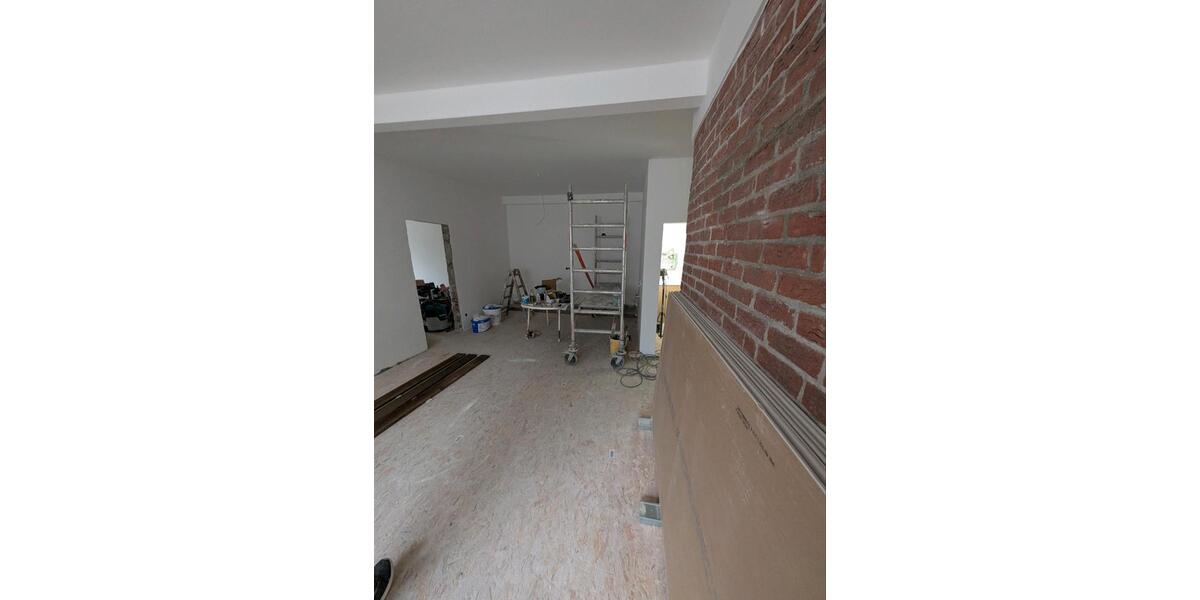 Wohnen wie im eigenen Haus – soeben kernsanierte 4-Zimmer-Wohnung zimmer