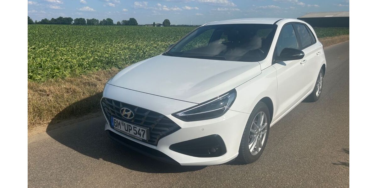 Hyundai i30 27.000 km 15.900 &euro; Bedburg 50181