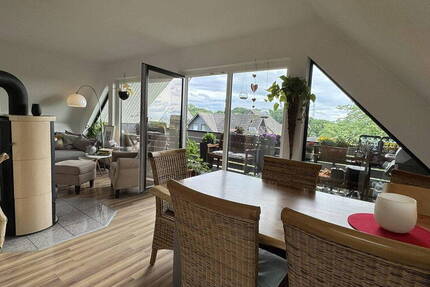 Charmante Dachgeschoßwohnung mit Weitblick - 4 Zimmer, Kamin & Sonnenbalkon