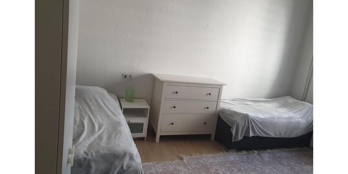 VOLLMÖBILIERTE MONTEUR WOHNUNG OSTWALL 4 zimmer