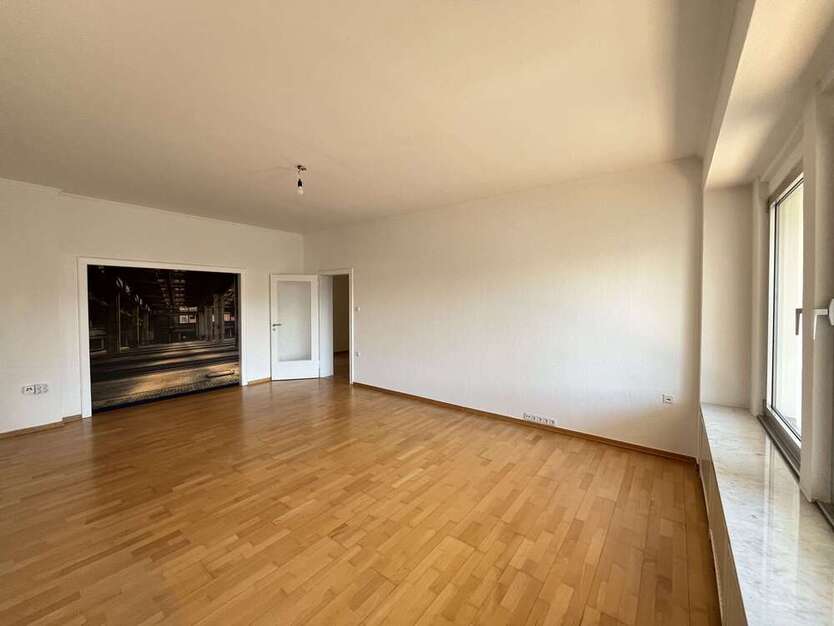 Wohnung zum Kaufen in Düsseldorf 549.000 € 114.93 m²