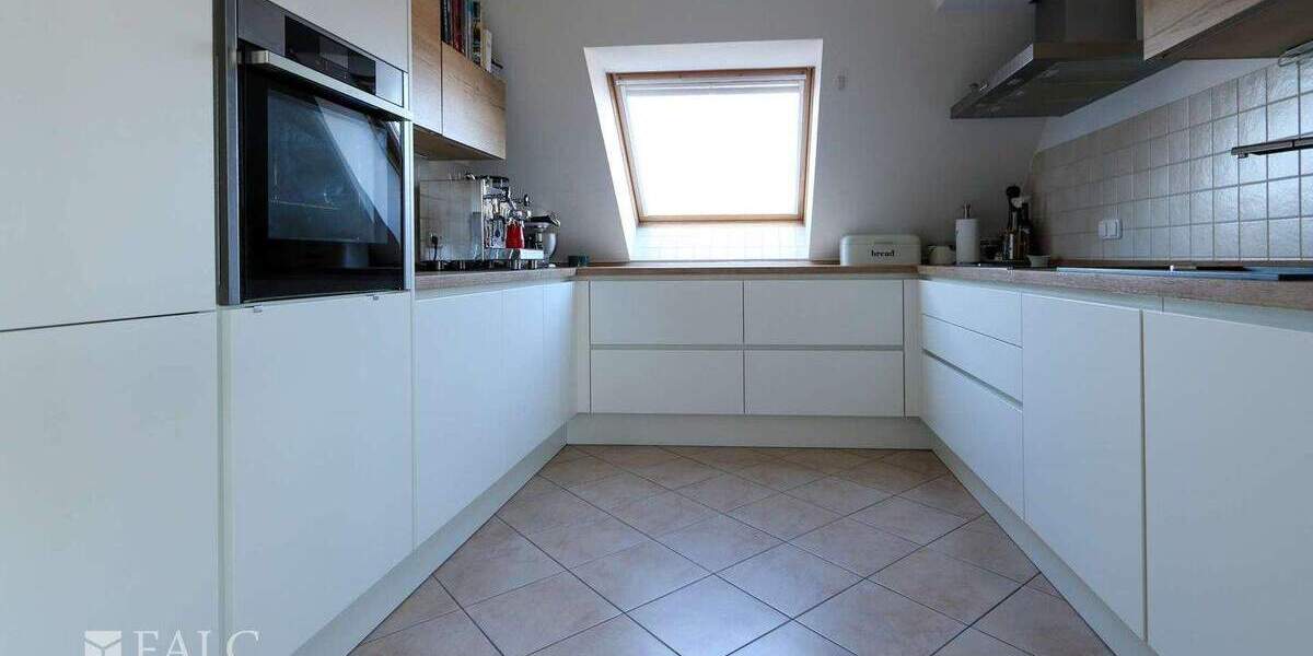 Etagenwohnung Grevenbroich Stadtmitte - 4 Zimmer, 110 m&sup2;, 349.000&euro; | Angebot:25645446