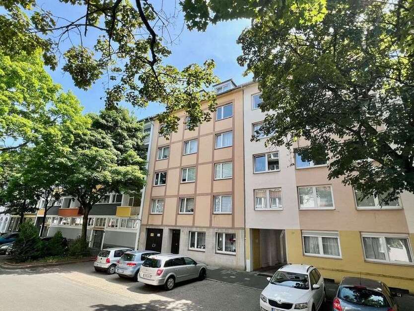 Haus zum Kaufen in Düsseldorf 1.695.000 € 674 m²