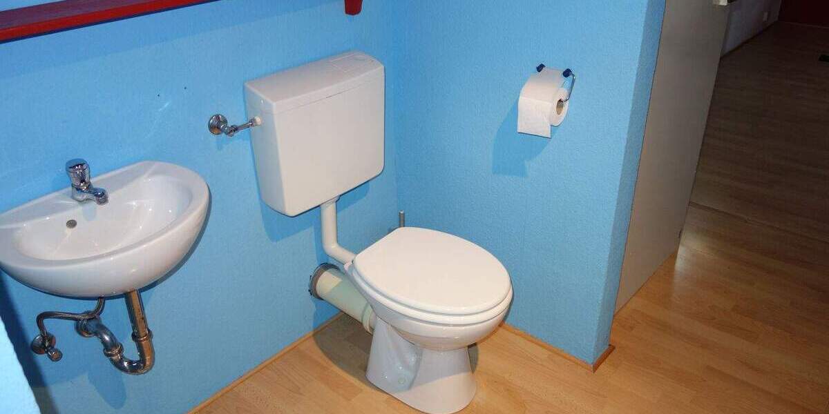 URDENBACH ALTBAU BEZUGSFREI KAMIN PARKETT GROßE KÜCHE GROßES BAD GROßER BALKON + 50 QM SPITZBODEN 3 zimmer