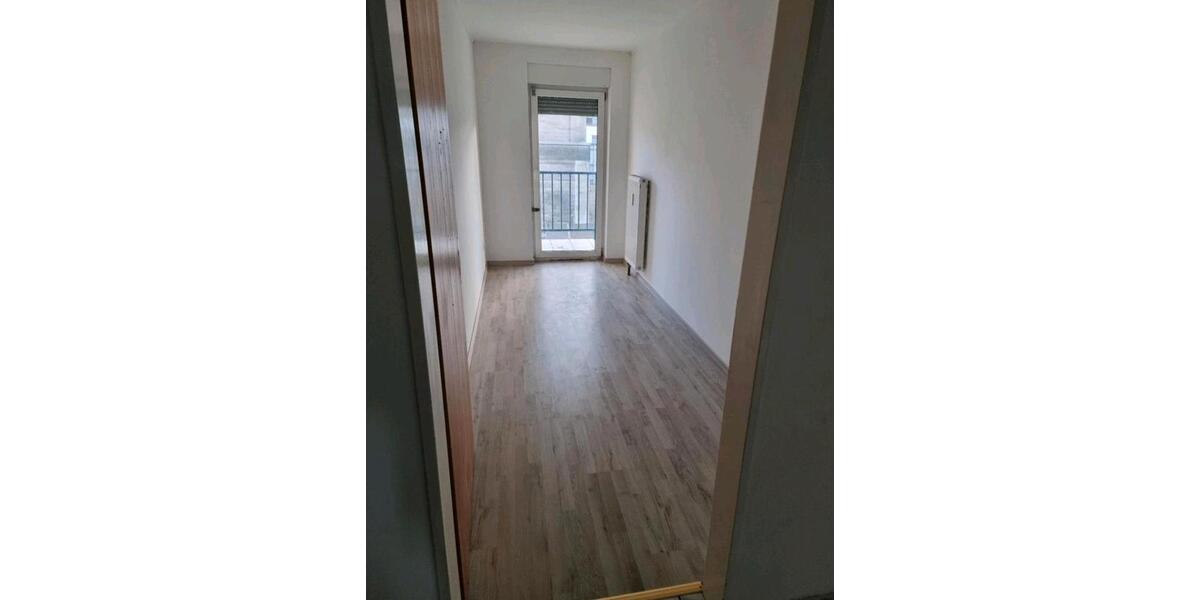 Etagenwohnung Mönchengladbach Süd - 3 Zimmer, 83 m&sup2;, 1.300&euro; | Angebot:26127004
