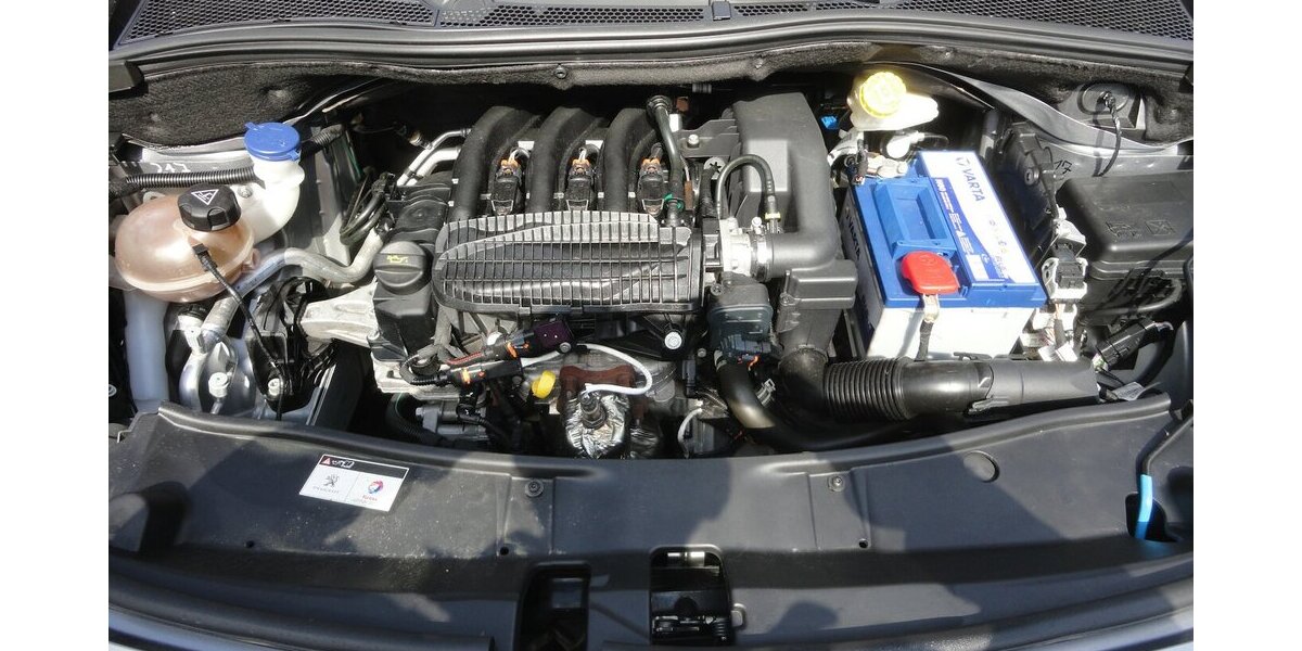 Peugeot 2008 Active 1,2 Klima SHZ PDC Allwetter 60.000 km 8.990 &euro; Neuss 41462