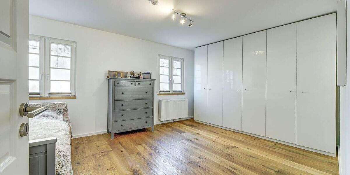 Mehrfamilienhaus, Wohnhaus Mettmann - 9 Zimmer, 307 m&sup2;, 3.700&euro; | Angebot:23824613
