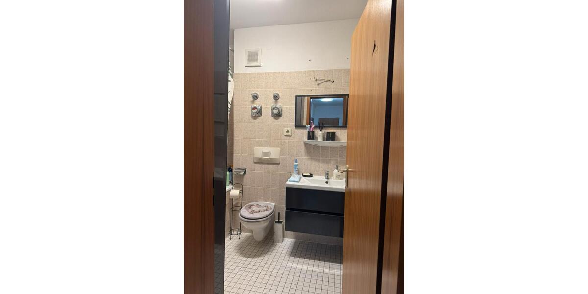 Etagenwohnung Neuss - 3 Zimmer, 84 m&sup2;, 299.000&euro; | Angebot:27213826