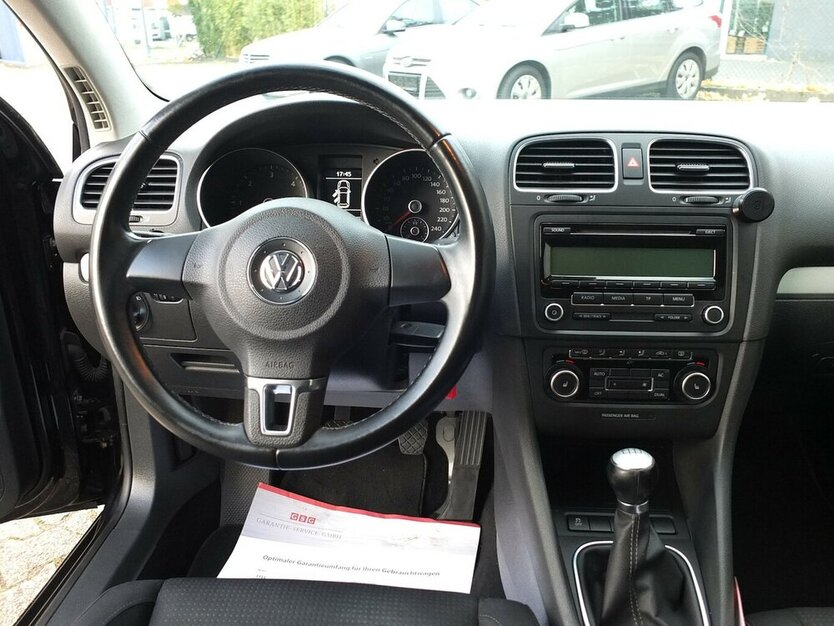 VW Golf 1.6TDi TEAM EINPARKHILFE SHZ TEMPOMAT 5-türig 159.855 km 7.904 € Köln 50858