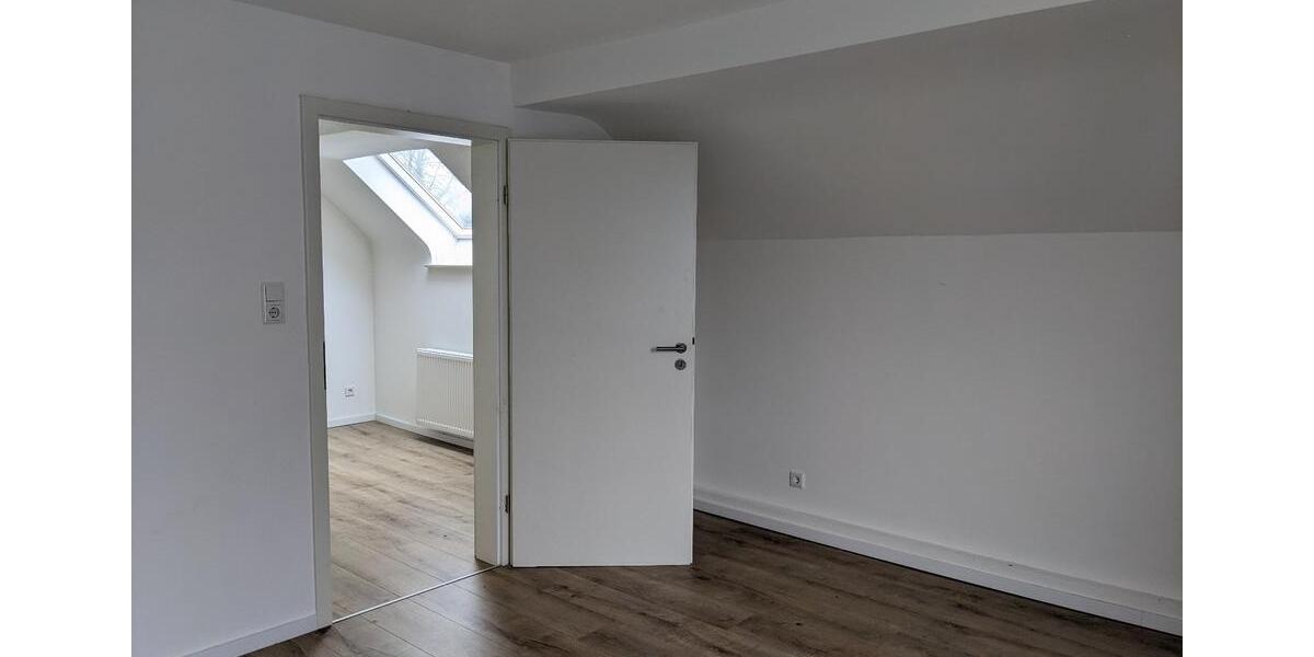 Doppelhaushälfte Solingen - 8 Zimmer, 150 m&sup2;, 1.821&euro; | Angebot:25245627