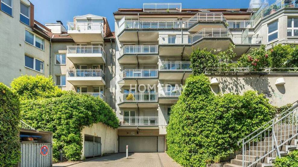 Großzügige 3-Zimmer-Wohnung mit 2 Balkonen und Tiefgaragenstellplatz - stilvoll wohnen am Waldrand