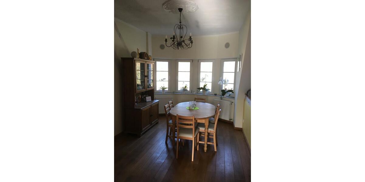 Dachgeschoßwohnung Krefeld Cracau - 2.5 Zimmer, 76 m&sup2;, 170.000&euro; | Angebot:26765882