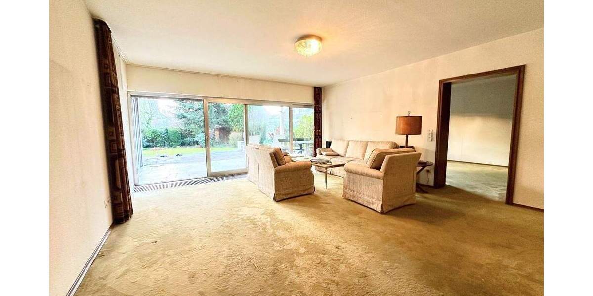 Freistehendes Einfamilienhaus, 8-Zimmer mit großem Grundstück in begehrter Lage von Hilden 8 zimmer