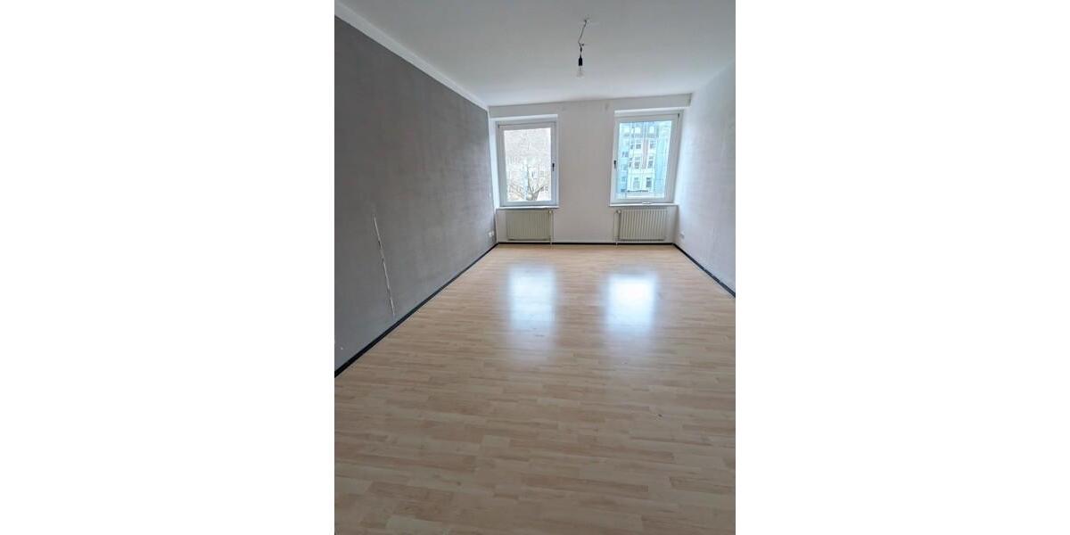 Mittendrin! Großzügige 4-Zimmer-Wohnung mit neuem Bad zimmer