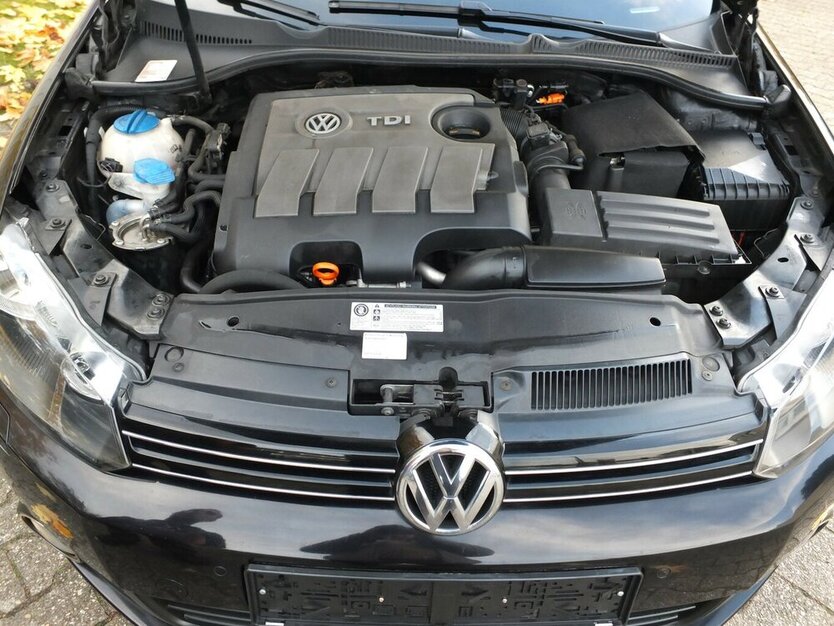 VW Golf 1.6TDi TEAM EINPARKHILFE SHZ TEMPOMAT 5-türig 159.855 km 7.904 € Köln 50858