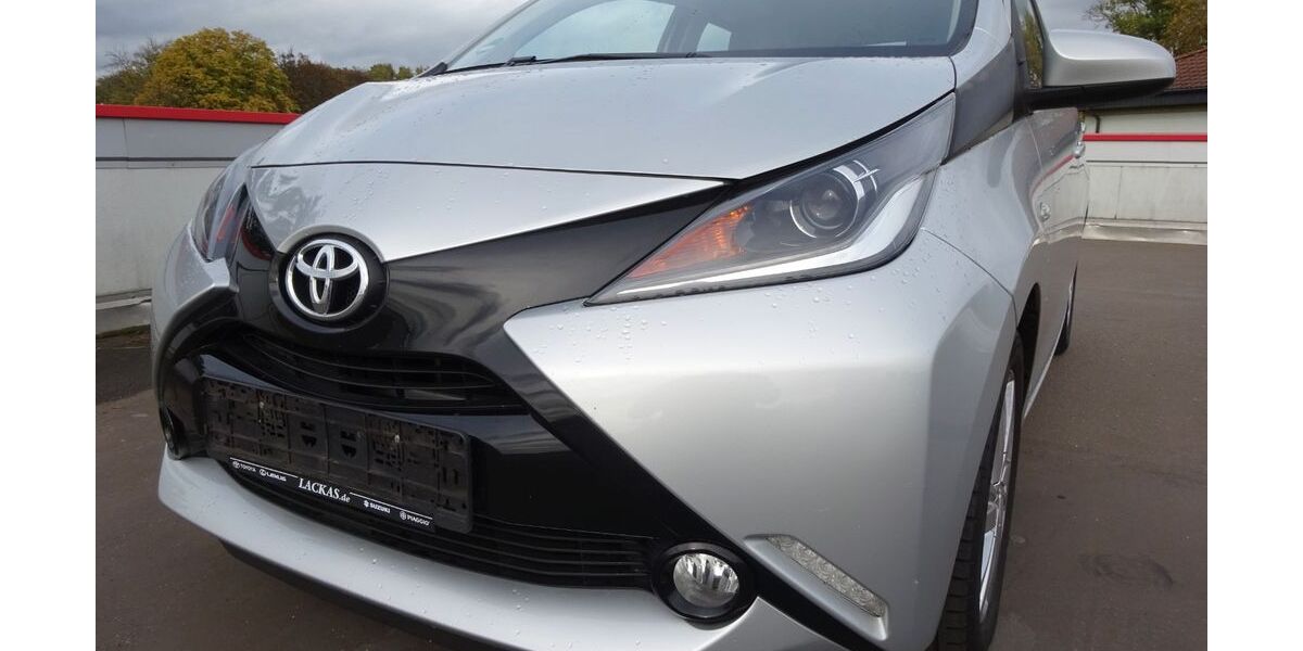 Toyota Aygo (X) 61.000 km 7.590 &euro; Solingen 42719