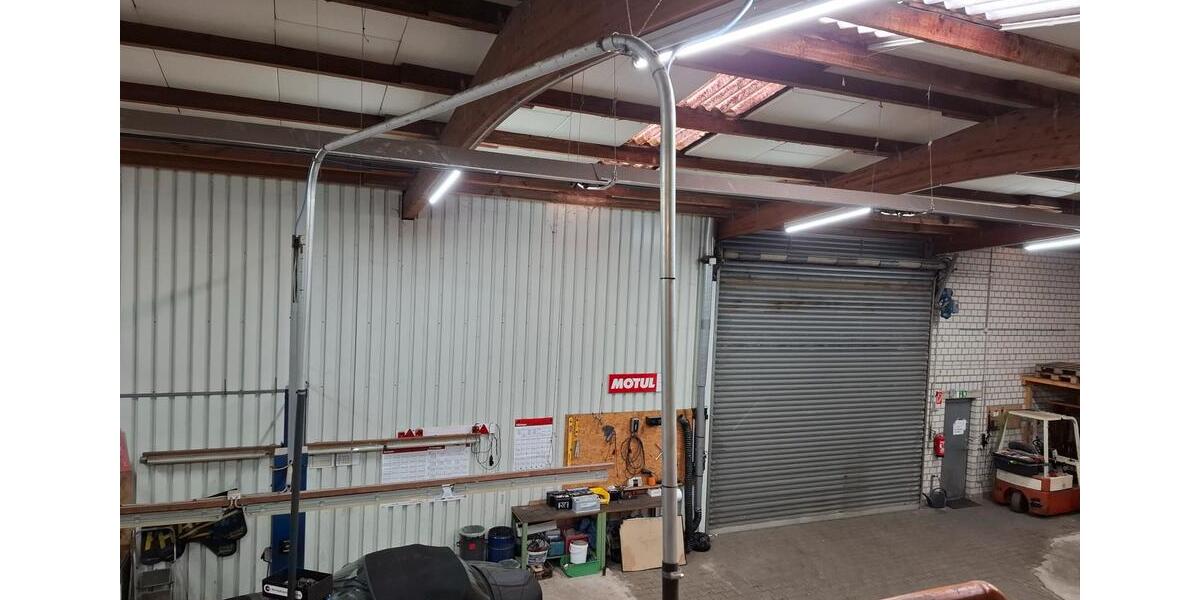 Gewerbehalle in Korschenbroich mit Aussenbereich und Büro zimmer