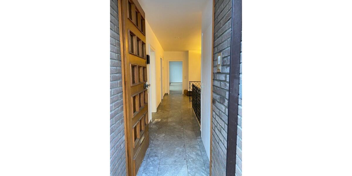 Erdgeschoßwohnung Krefeld - 3 Zimmer, 120 m&sup2;, 1.250&euro; | Angebot:25714479