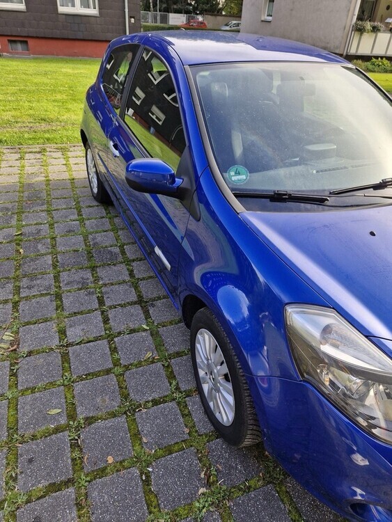 Renault Clio 109.900 km 2.500 € Düsseldorf 40213