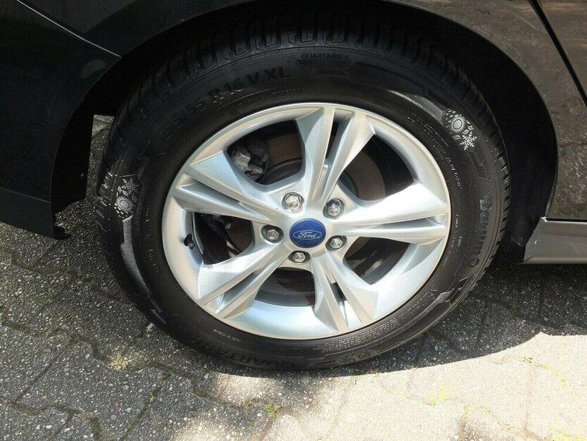 Ford Focus CHAMPIONS EDITION 5-TÜRIG orig.53.215 km ! 53.215 km 8.298 € Köln 50858