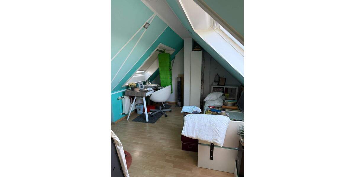 Modernisierte Wohnung mit 25m² Hobbyfläche im Dachgeschoss 2 zimmer