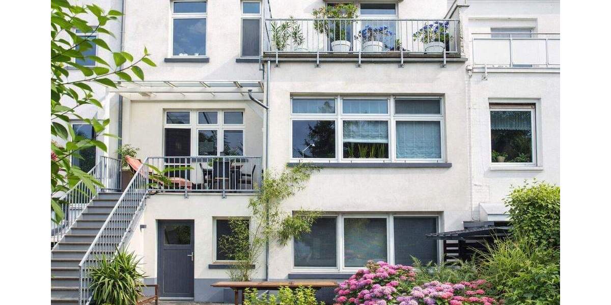 Exklusives Wohnen in Hochparterre mit Kamin und eigenem Garten auf Krefelds bekanntester Allee 3 zimmer