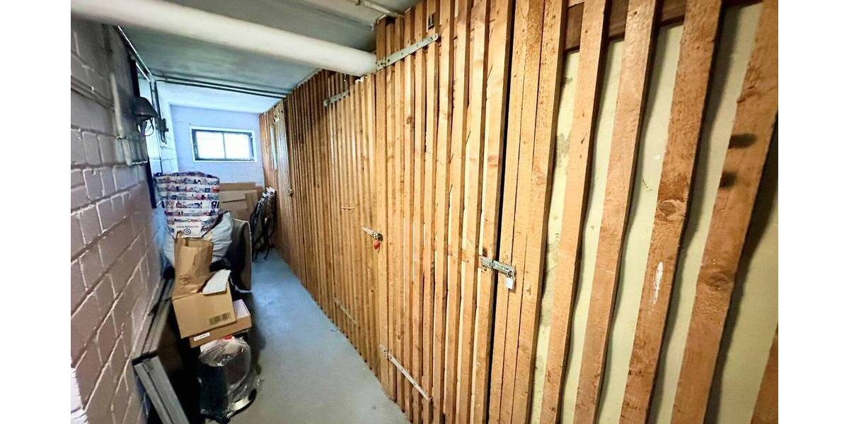 Voll vermietetes 6-Parteien-Haus mit 11-Garagen in guter Lage und Hinterland-Baupotenzial 1 zimmer