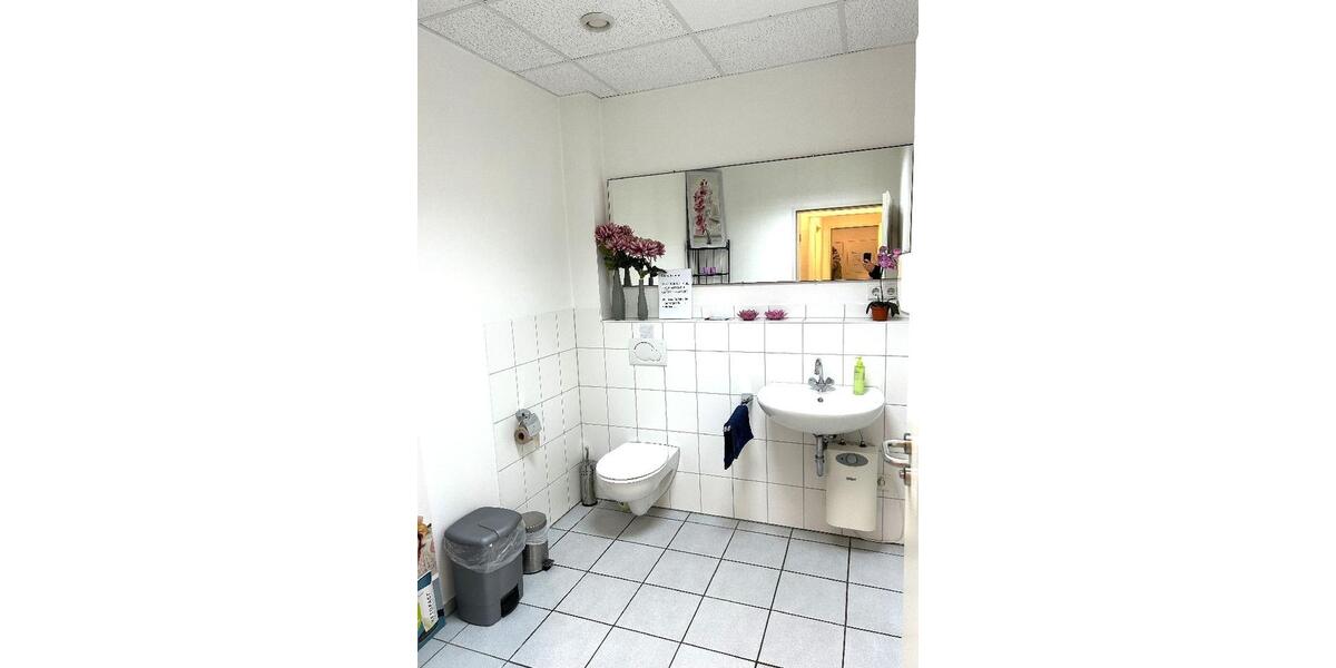 Vielseitig nutzbare Büro-Praxiseinheit in zentraler Lage von Leverkusen-Schlebusch! zimmer