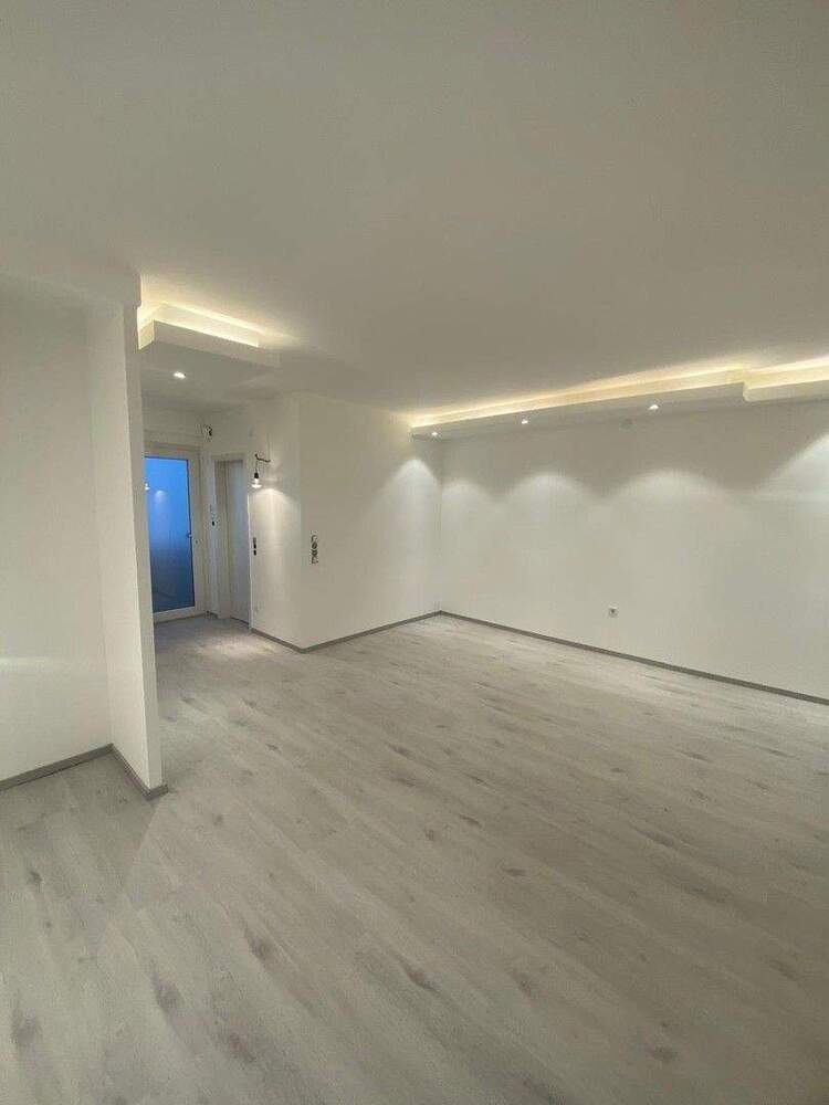 Furnished High end Apartment + Balcony + private parking