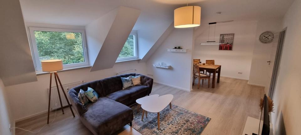 Dachgeschoßwohnung Düsseldorf Stadtbezirk 6 - 2.5 Zimmer, 64 m&sup2;, 1.550&euro; | Angebot:25478964